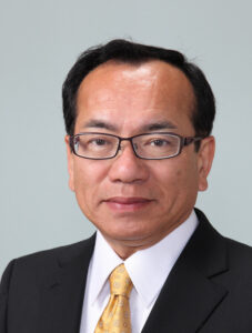 小出 義一